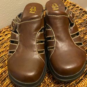 Size 10 Chunky vintage mules